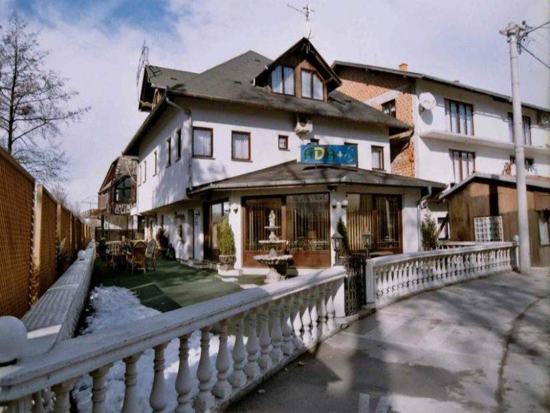 Ada S Hotel Bihać Zewnętrze zdjęcie